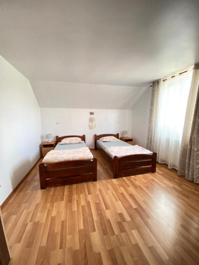 Pensiunea Martuca Surdesti  Exterior foto
